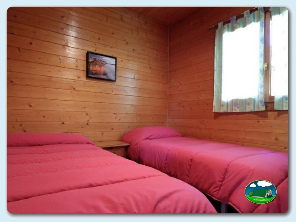 Bungalow Almendro en Camping Lago Barasona, Huesca, España