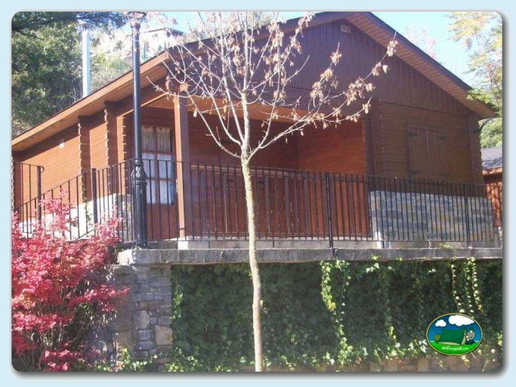 Bungalow Encina en Camping Lago Barasona, Huesca, España
