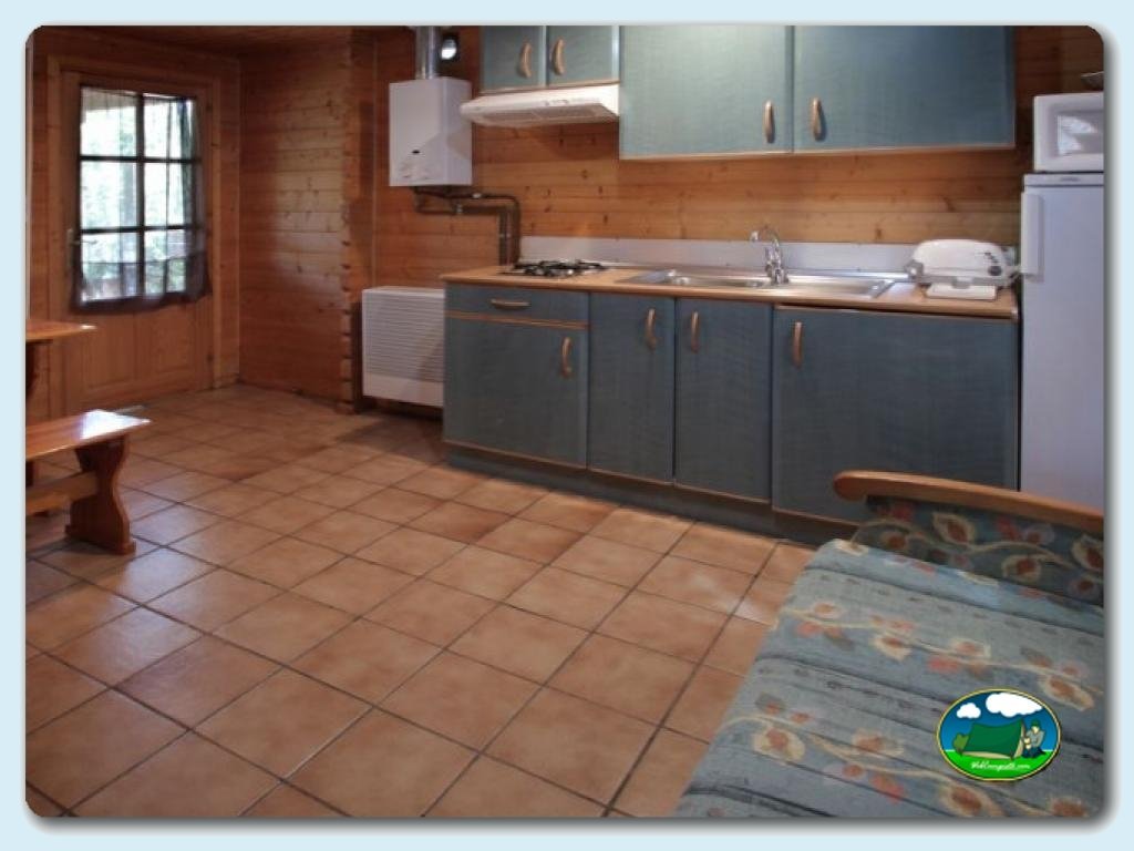 Bungalow Encina en Camping Lago Barasona, Huesca, España