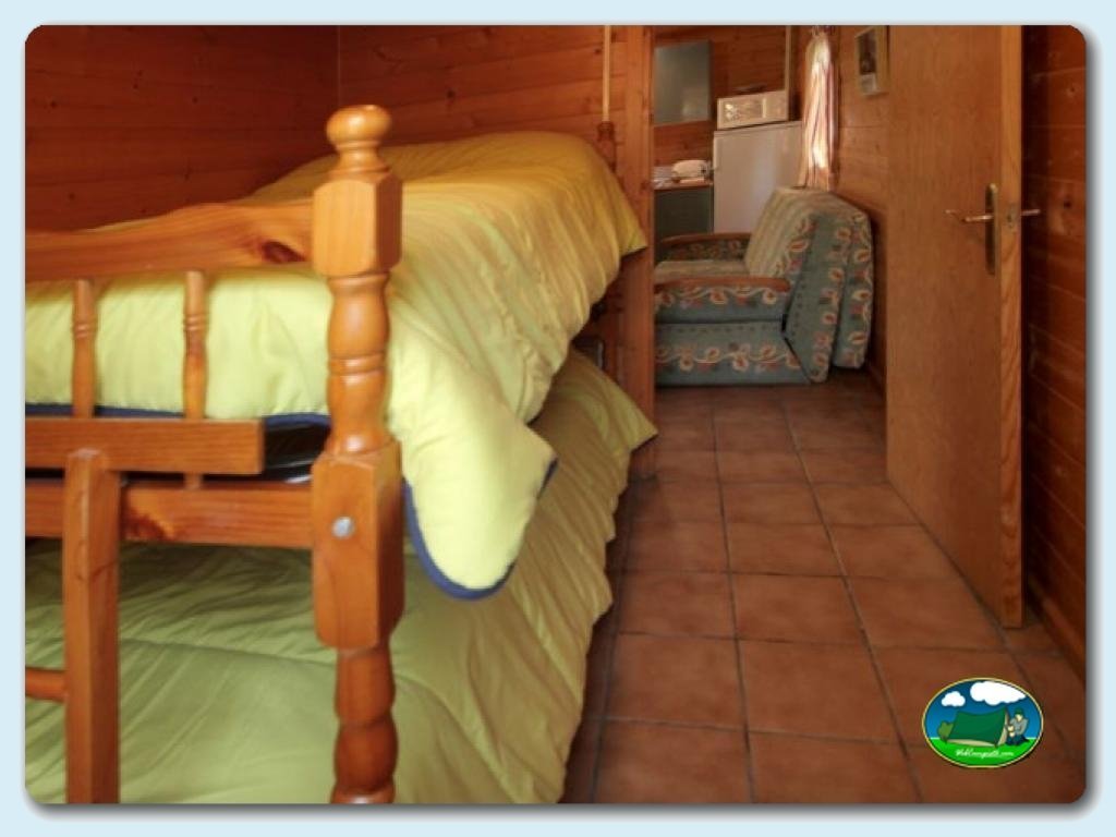 Bungalow Encina en Camping Lago Barasona, Huesca, España