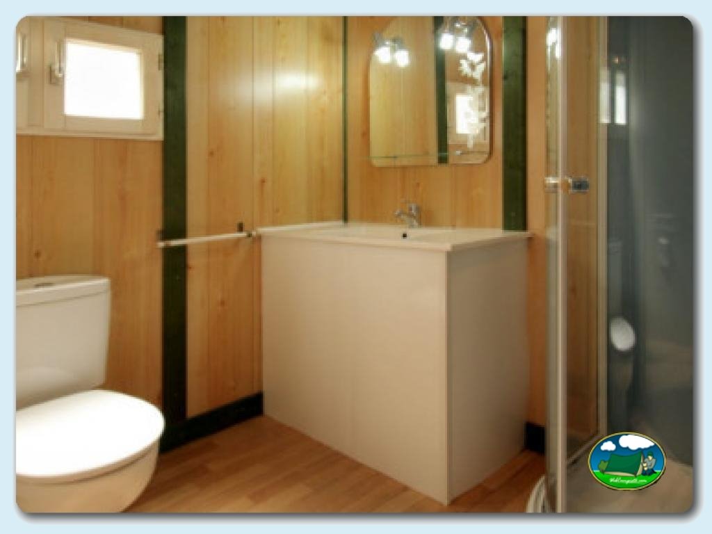 Bungalow Olivo en Camping Lago Barasona, Huesca, España