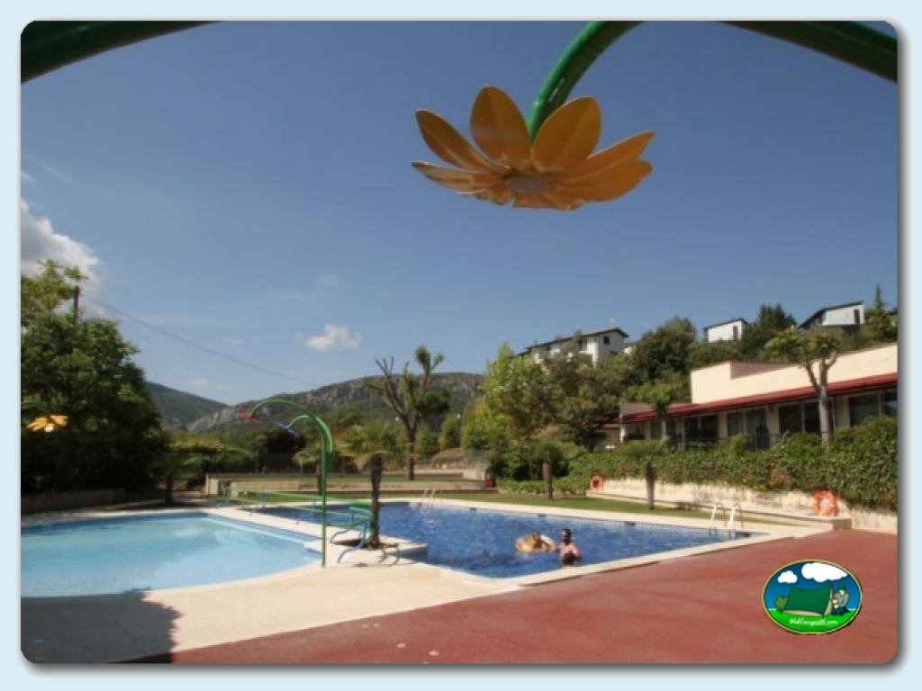 Piscinas en Camping Lago Barasona, Huesca, España