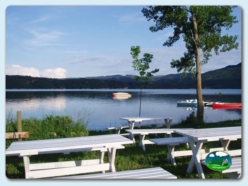 Lago en Camping Lago Barasona, Huesca, España