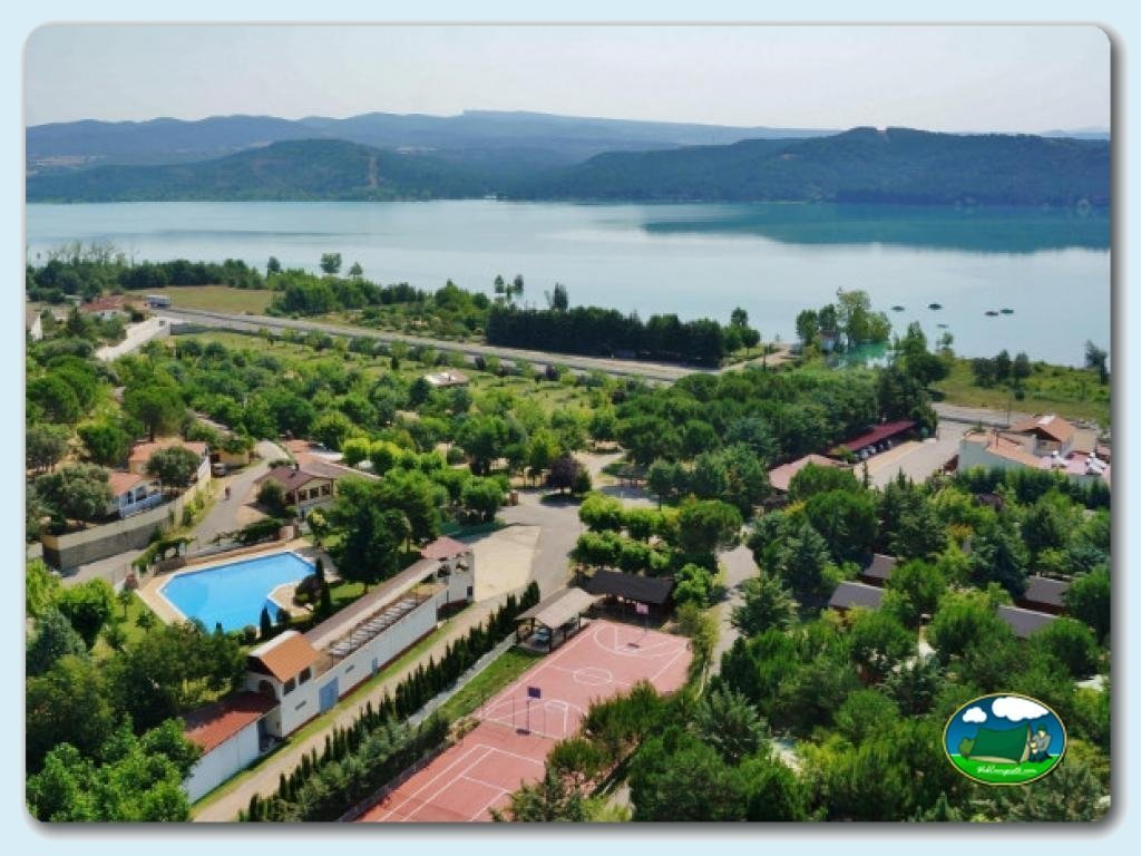 Lago en Camping Lago Barasona, Huesca, España