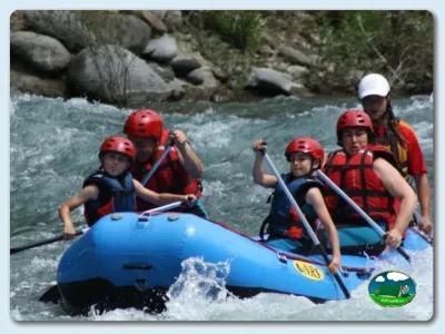 Río rafting en familia con monitores del Camping Lago Barasona, La Puebla de Castro (Huesca)