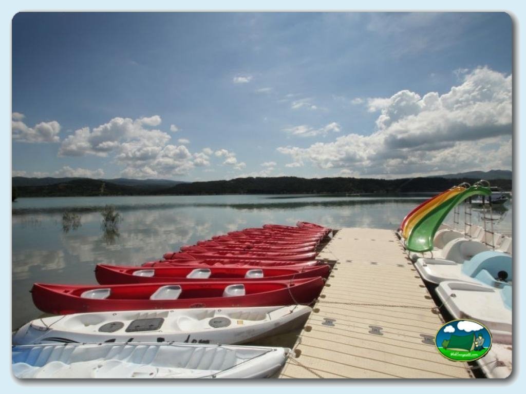 Actividades en el lago en Camping Lago Barasona, Huesca, España