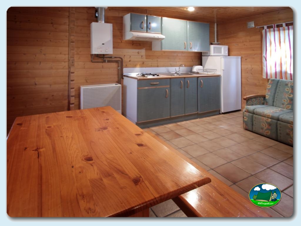 Bungalow Encina en Camping Lago Barasona, Huesca, España