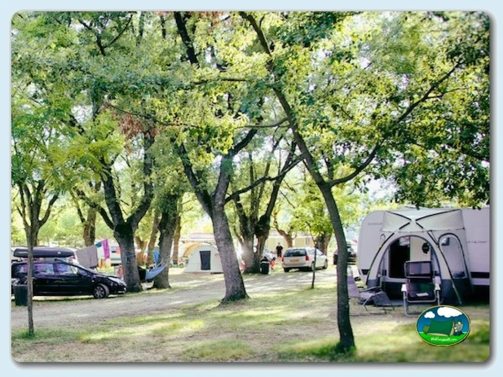 Camping Isabena  en La Puebla de Roda