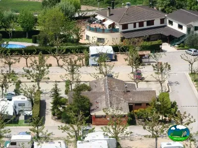 Plano del recinto con parcelas y mobil-homes del Camping El Solsonés, Solsona (Lleida)