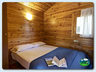 Cabaña de madera con cama doble del Camping El Solsonés, Solsona (Lleida)