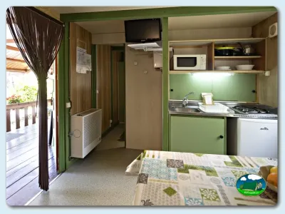 Mobil-home con cocina equipada y terraza del Camping El Solsonés, Solsona (Lleida)