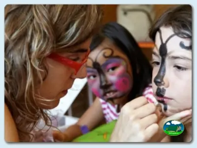 Parque infantil, actividades de maquillaje del Camping El Solsonés, Solsona (Lleida)