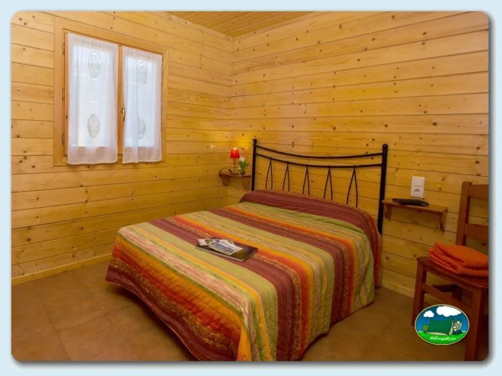 prohibido fumar en el interior de los bungalows en Camping Laspaúles, Huesca, Aragón, España - imagen 3