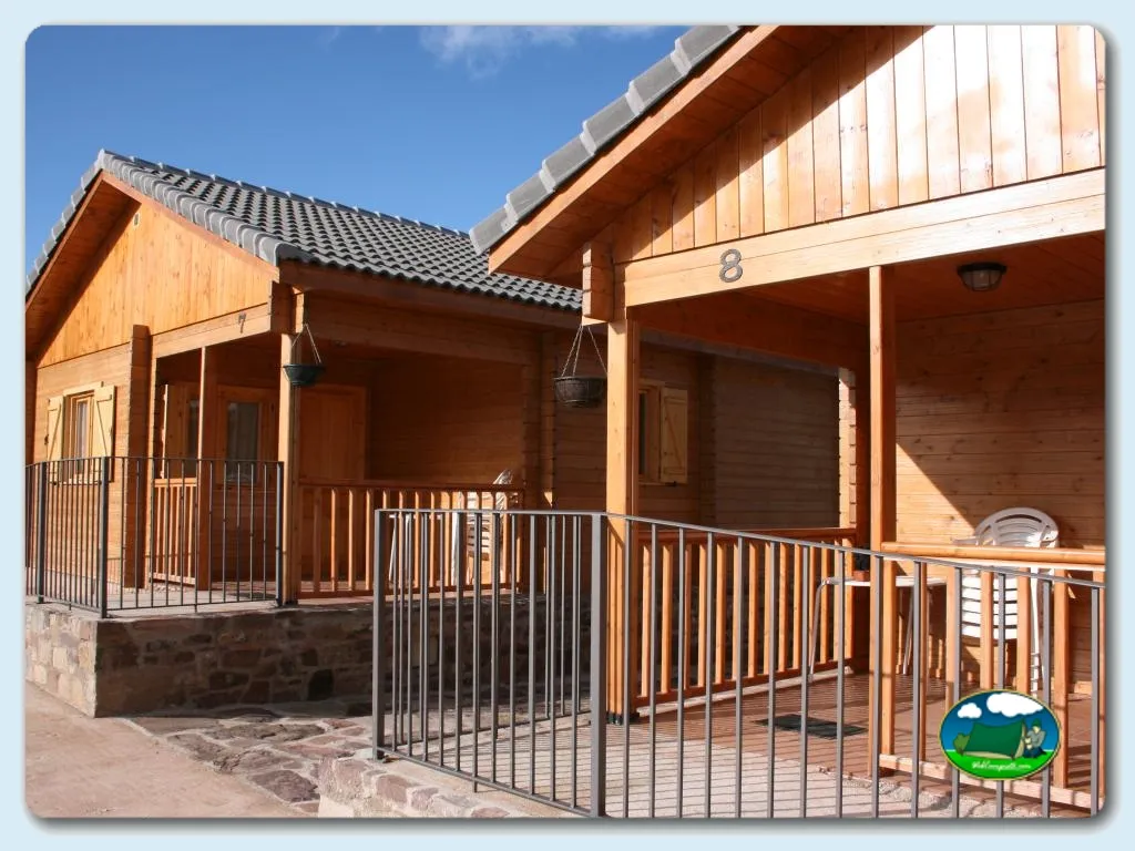 prohibido fumar en el interior de los bungalows en Camping Laspaúles, Huesca, Aragón, España - imagen 6