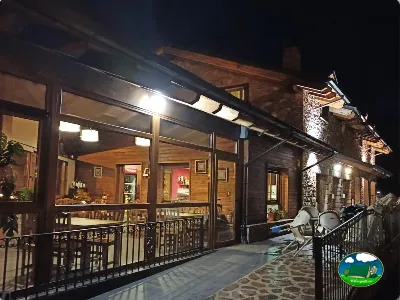 Mobil-home nocturno con terraza y servicios del Camping Laspaúles, Castejón de Sos (Huesca)
