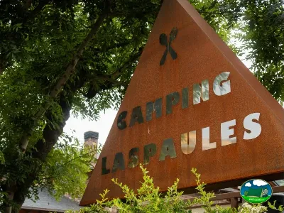 Cartel de entrada al recinto del Camping Laspaúles, Castejón de Sos (Huesca)