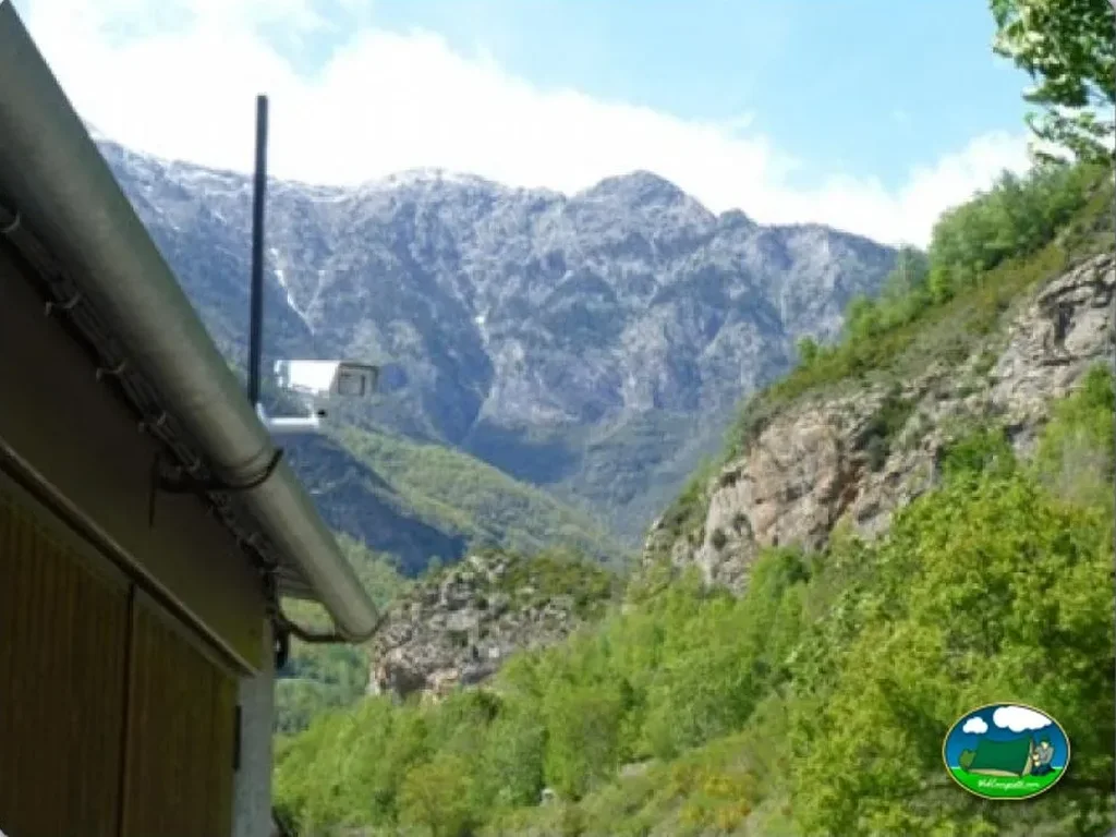 Parcela con vistas a la montaña del Camping La Borda D'Arnaldet, Sesué (Huesca)