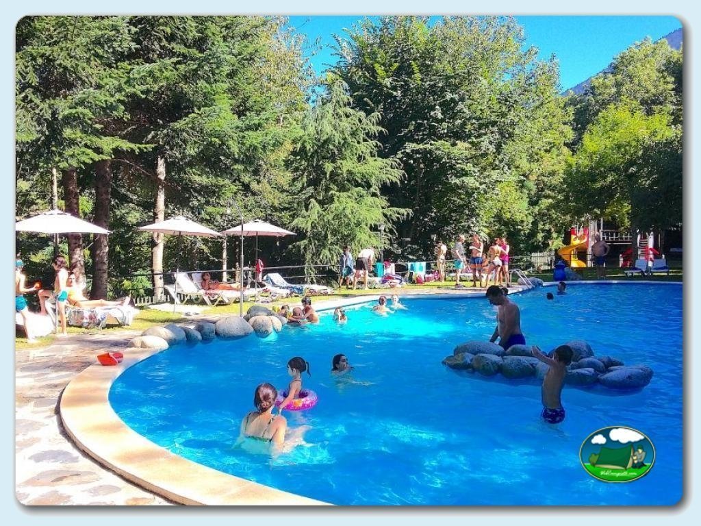 Camping Bedura Park foto de Piscina climatizada descubierta - bar-restaurante