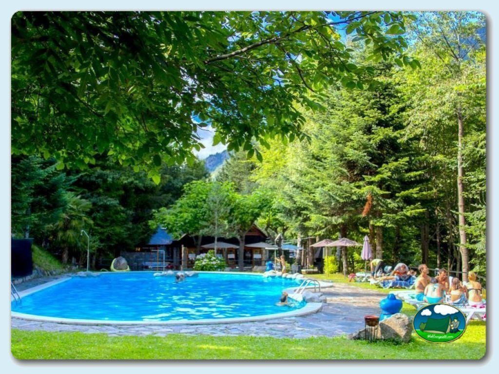 Camping Bedura Park foto de Piscina climatizada descubierta - bar-restaurante