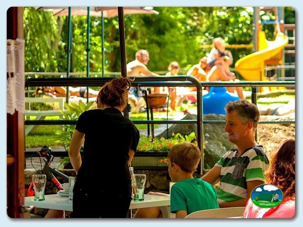 Camping Bedura Park foto de Piscina climatizada descubierta - bar-restaurante