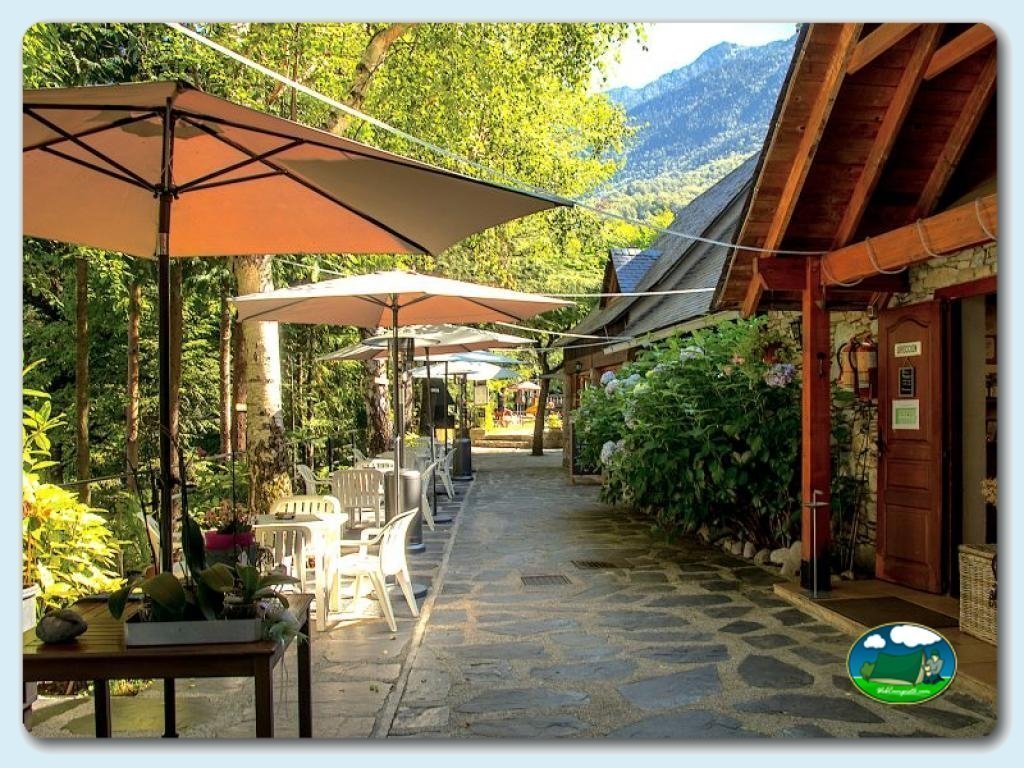 Camping Bedura Park foto de Piscina climatizada descubierta - bar-restaurante