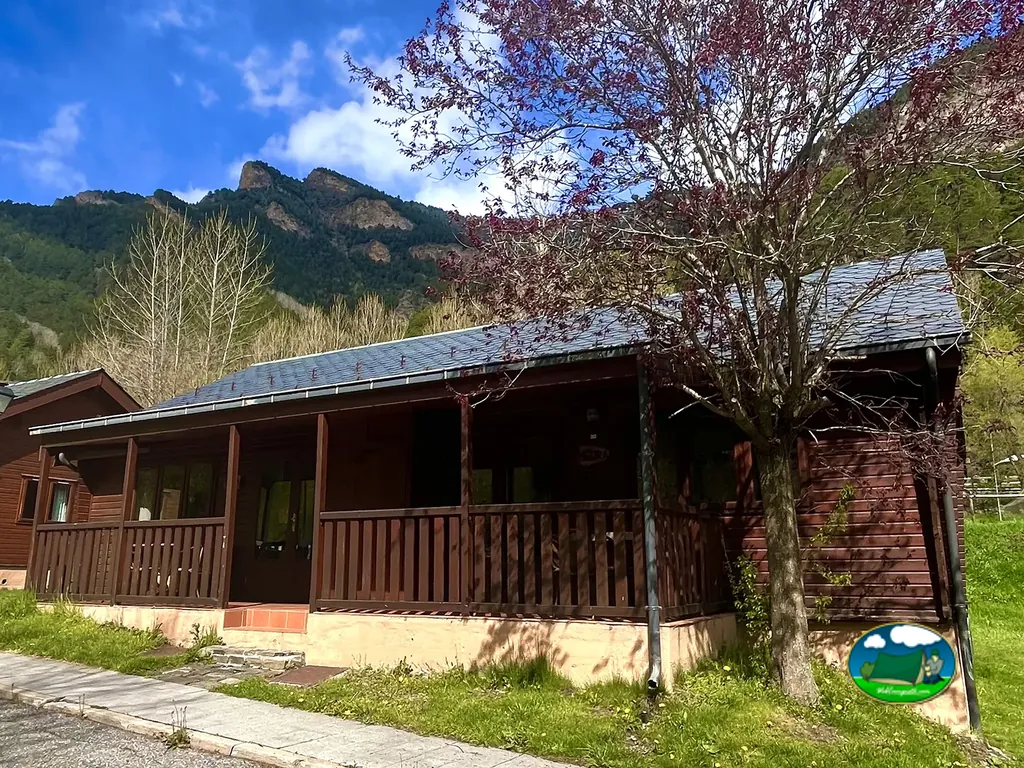 Bungalós de madera de Xixerella Park al pie de las montañas de La Massana