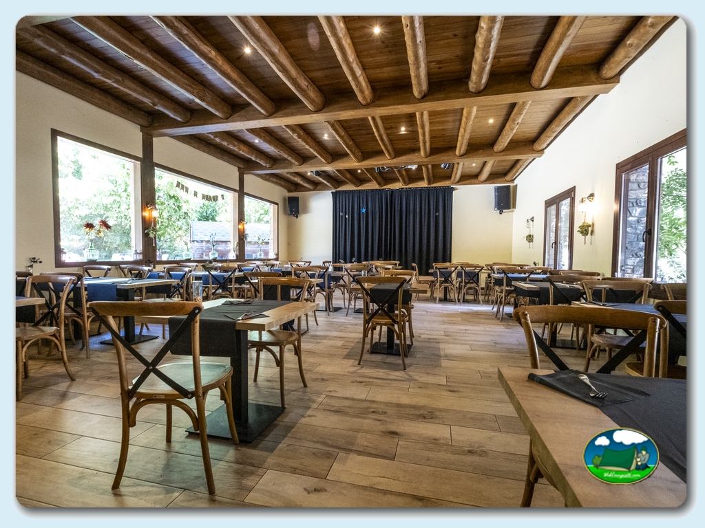 Restaurante - Cafeter&iacute;a en Camping La Borda del Pubill, Lleida, España