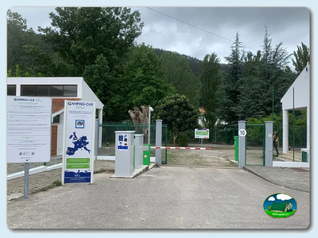 Recepción y entrada del recinto del Camping Penacova Municipal, Penacova (Coimbra)