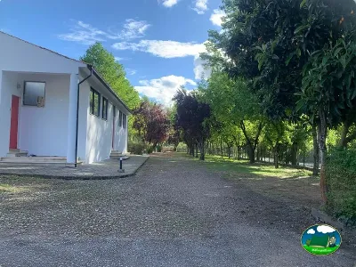 Bungalow moderno junto a avenida arbolada del Camping Penacova Municipal, Penacova (Coimbra)