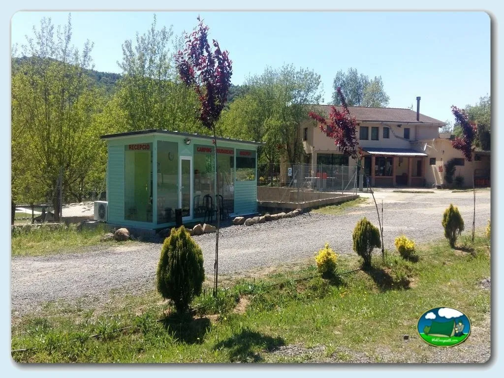 Recepción y edificios del recinto del Camping Riudarenes, Riudarenes (Girona)