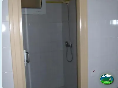 Baño con ducha del Camping La Balma, Espinelves (Girona)