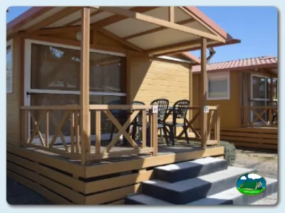 Mobil-home con terraza y porche del Camping El Lago, Porqueres (Girona)