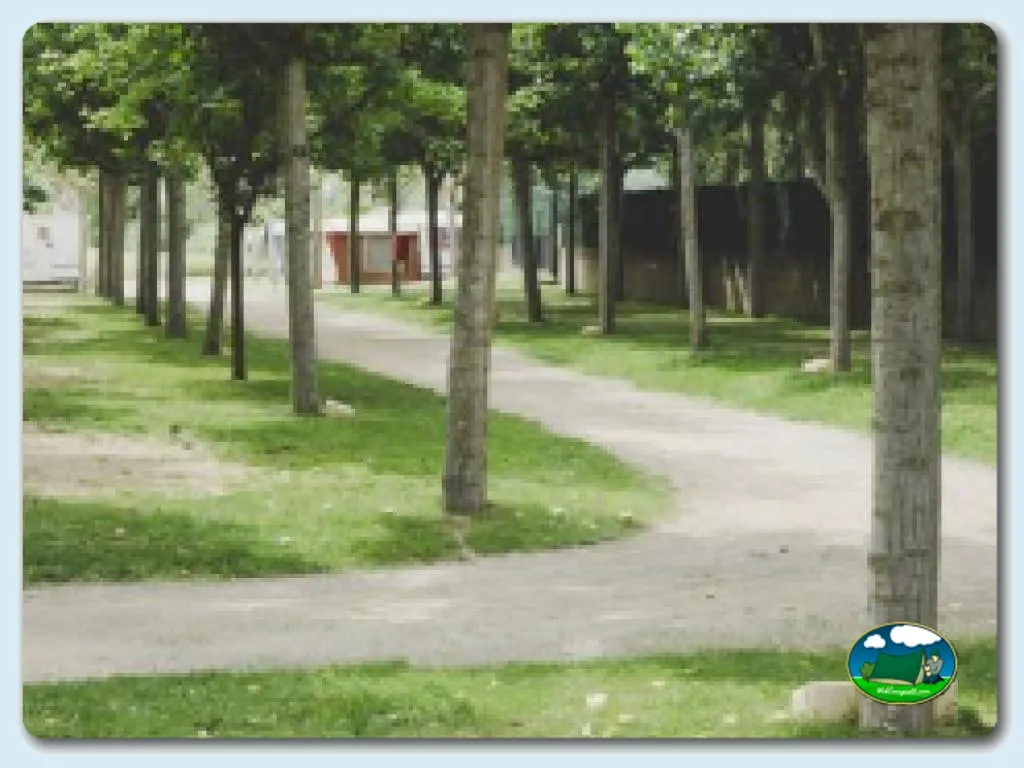 Camping El Lago en Porqueres (Girona), Girona - imagen 4