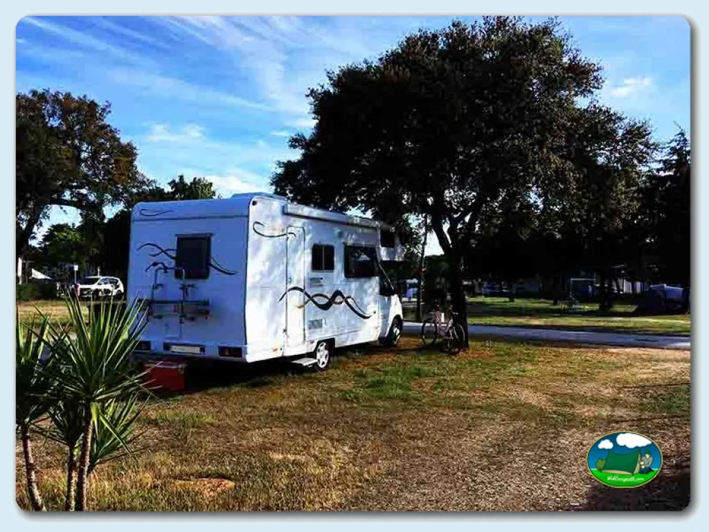 Mobil-home en parcela arbolada del Camping Orbitur Montargil, Montargil (Portalegre)