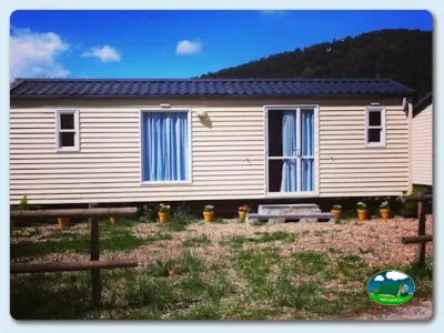 Mobil-home con vistas a la montaña del Camping Les Tries, Olot (Girona)