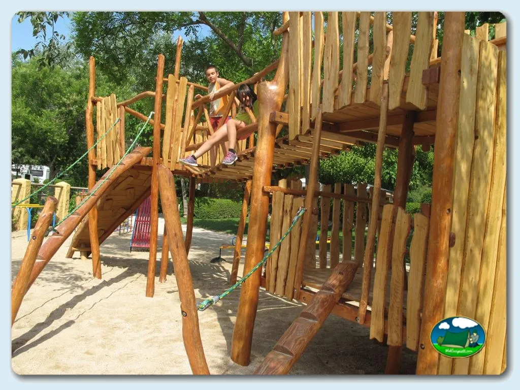 Camping Montagut en Montagut i Oix· Girona, Girona