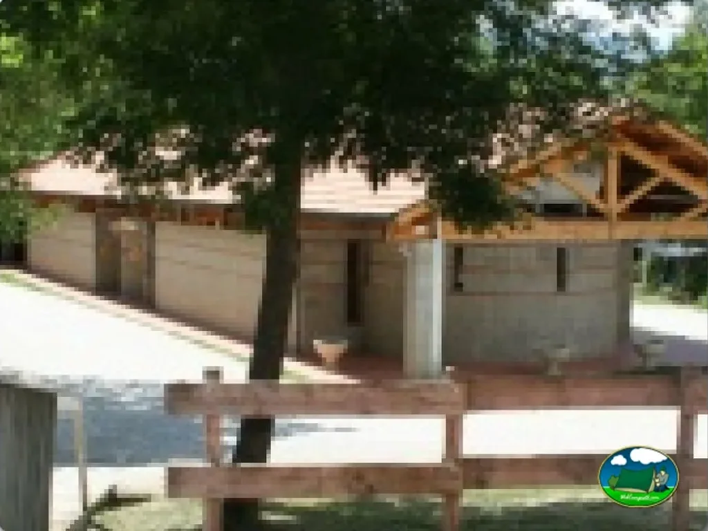 Cabaña con terraza de madera del Camping Els Solans, Camprodon-Molló (Girona)
