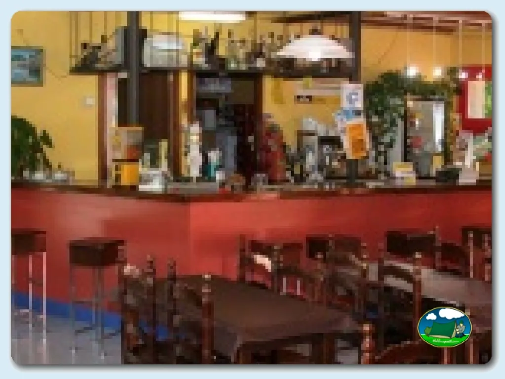 Restaurante bar interior del Camping Els Solans, Camprodon-Molló (Girona)