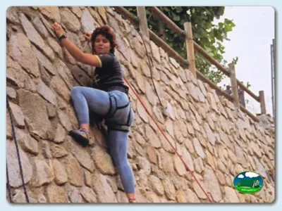 Actividad de escalada en roca del Camping Pont D'Ardaix, Aristot (Lleida)