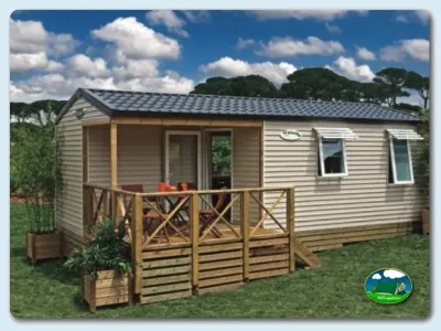 Mobil-home con terraza y vistas a la montaña del Camping La Masia, Blanes (Girona)