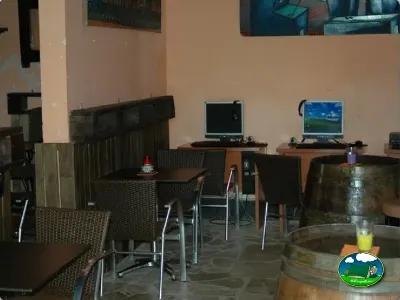 Recepción con zona de ordenadores del Camping Lloret Blau, Lloret de Mar (Girona)