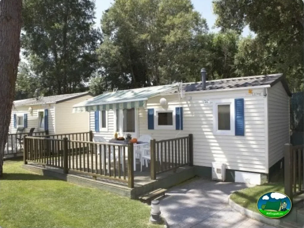 Mobil-home con terraza en parcela arbolada del Camping El Delfín Verde Platja d'Aro, Platja d'Aro (Girona)