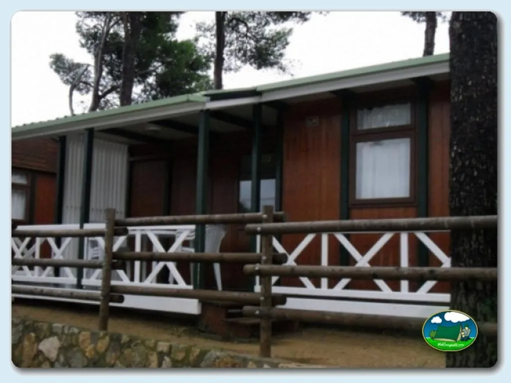 Mobil-home con terraza y vistas a la sierra del Camping Cala Gogo, Calonge (Girona)