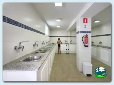 Aseos e instalaciones sanitarias del recinto del Camping Eurocamping, Sant Antoni de Calonge (Girona)
