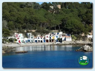 Bungalows junto al mar con vistas a la costa del Camping Eurocamping, Sant Antoni de Calonge (Girona)