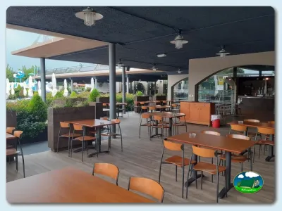 Restaurante bar con terraza cubierta del Camping Eurocamping, Sant Antoni de Calonge (Girona)