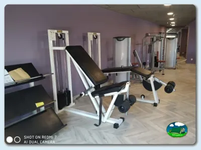 Gimnasio con máquinas de musculación del Camping Eurocamping, Sant Antoni de Calonge (Girona)