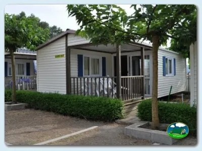 Mobil-home con terraza cubierta y jardín del Camping Mas Patoxas, Pals (Girona)
