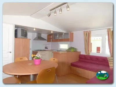 Mobil-home interior render del Camping Mas Patoxas, Pals (Girona)