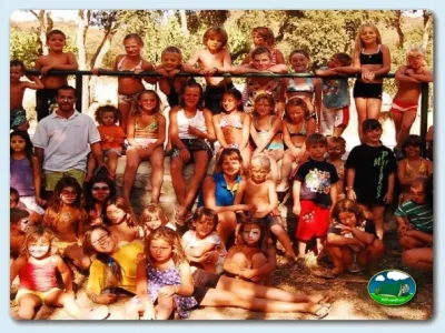 Parque infantil con actividades en grupo del Camping Mas Patoxas, Pals (Girona)